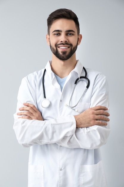 Médico profissional da Adama realizando consulta médica online - Telemedicina Brasil